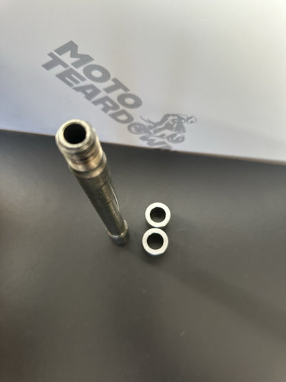 TRIUMPH SPEED TRIPLE 1050 FRONT WHEEL SPINDLE FRONT WHEEL AXLE & SPACERS 2011-15