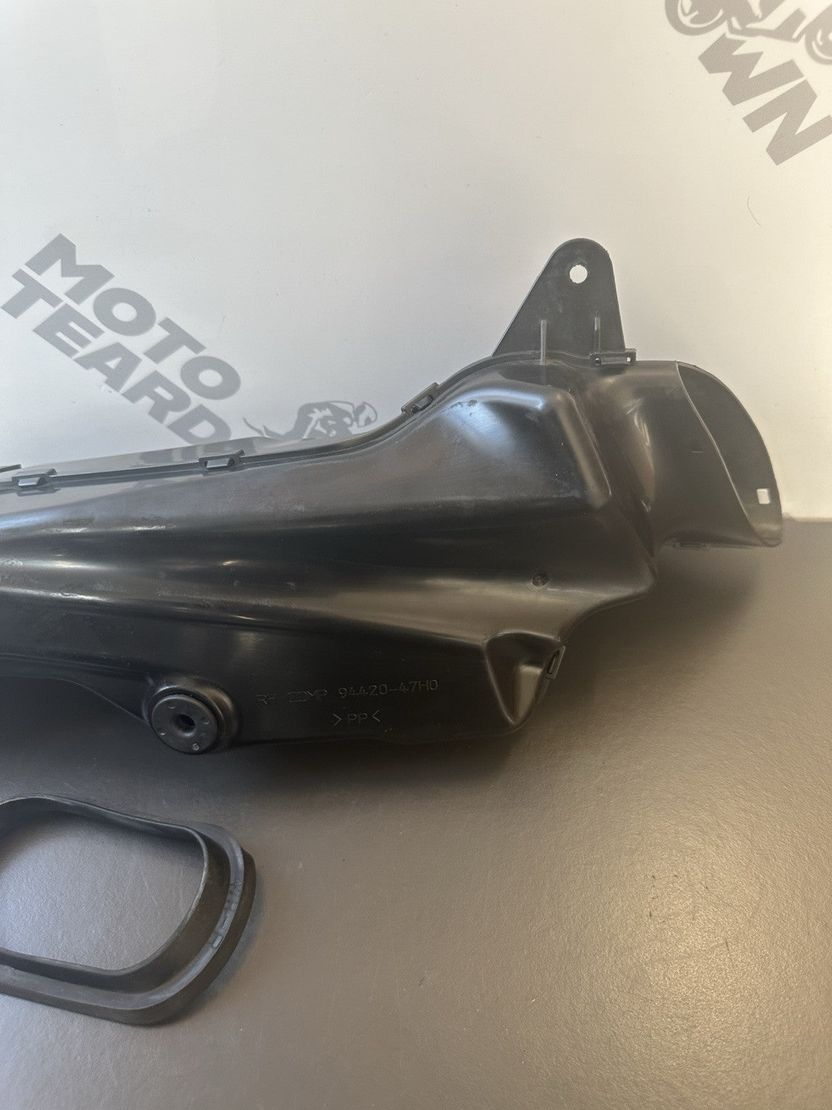Suzuki GSXR 1000 Right Air Intake Duct RT Air Duct 2009-2016 OEM 94420-47HO