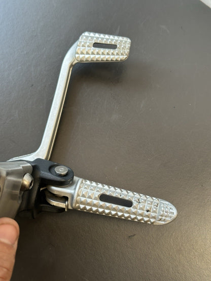 TRIUMPH SPEED TRIPLE 1050 FRONT RIGHT FOOTREST 2011-2015 Right Foot Assembly