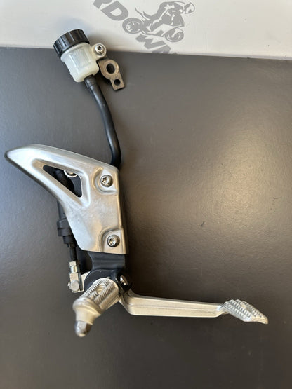 TRIUMPH SPEED TRIPLE 1050 FRONT RIGHT FOOTREST 2011-2015 Right Foot Assembly