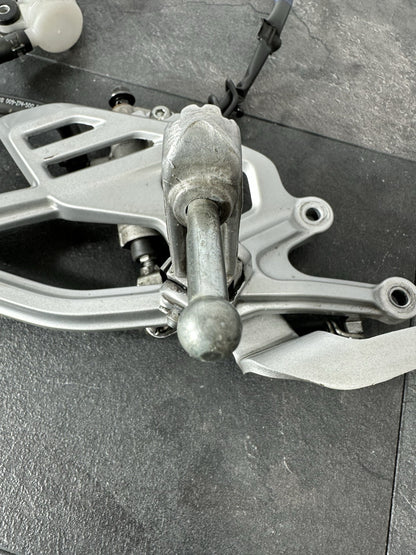 Yamaha R125 R 125 2024 Right Rearset Footrest Rear Brake 6890 Miles 2023-2025