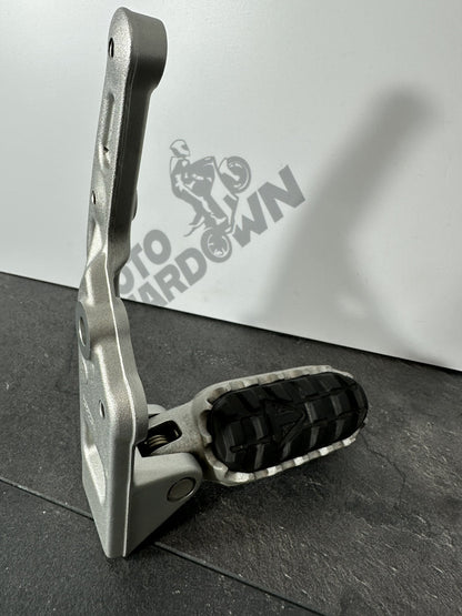 Triumph TIGER 900 GT PRO 2022 Left Footrest Rearset Hanger 6337m 2020-2023 OEM