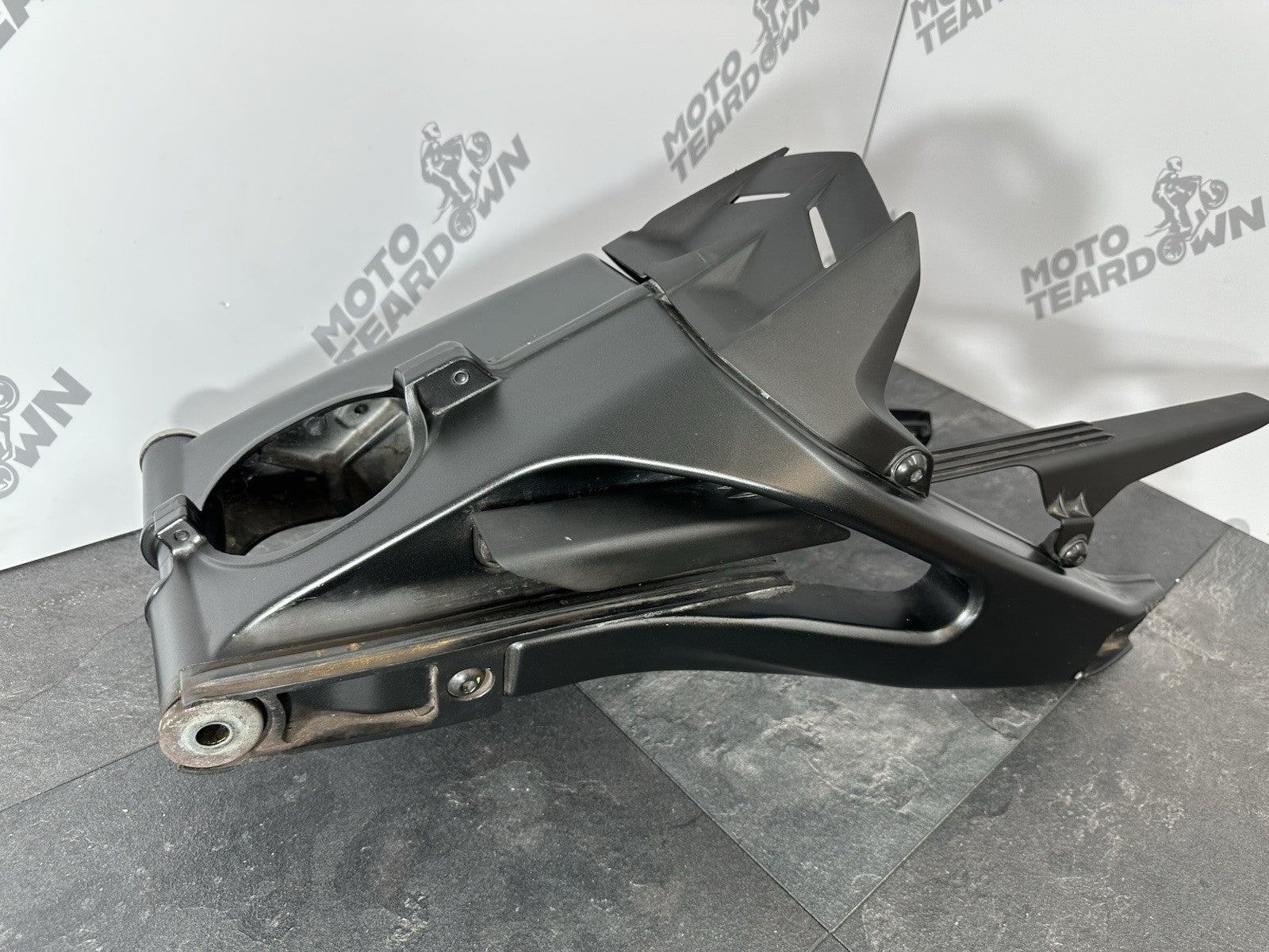 Yamaha R125 R 125 2024 Swingarm Swinging Arm 6890 Miles 2023-2025 OEM