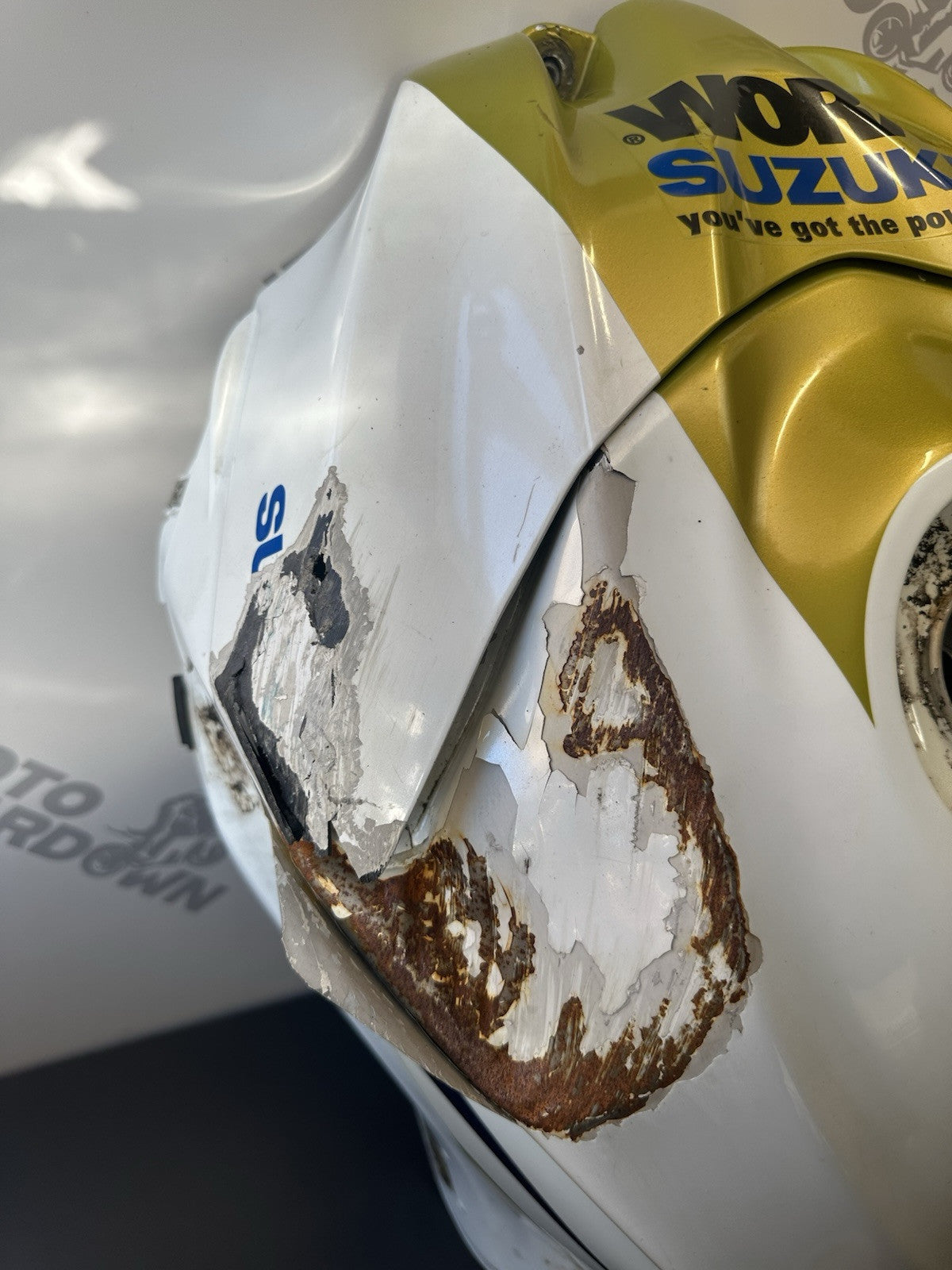 Suzuki GSXR 1000 Fuel Tank Petrol Tank 2009-2016 OEM 2010 GSXR 1000 *DAMAGED*