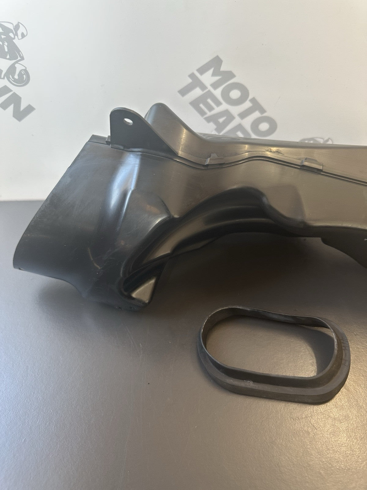 Suzuki GSXR 1000 Right Air Intake Duct RT Air Duct 2009-2016 OEM 94420-47HO