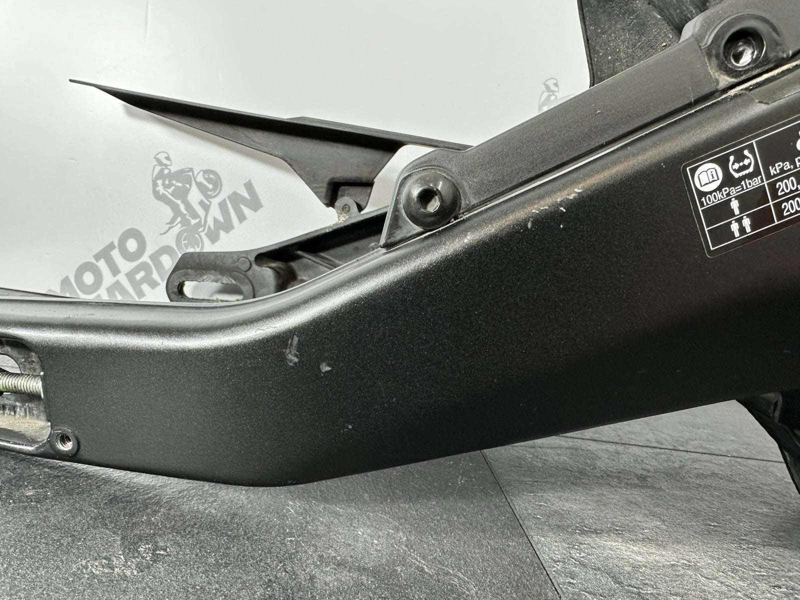 Yamaha R125 R 125 2024 Swingarm Swinging Arm 6890 Miles 2023-2025 OEM