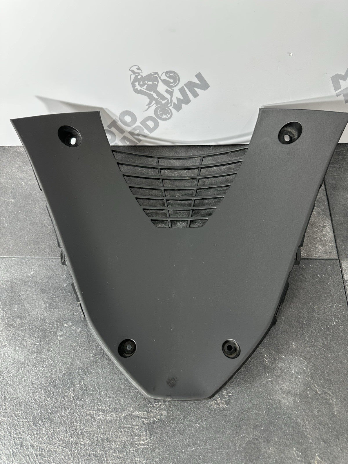 Yamaha R125 R 125 2024 V Piece Belly Pan Fairing Panel 6890 Miles 2023-2025 OEM