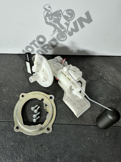 Yamaha R125 R 125 2024 Fuel Pump Petrol Pump Sender 6890 Miles 2023-2025 UK ONLY