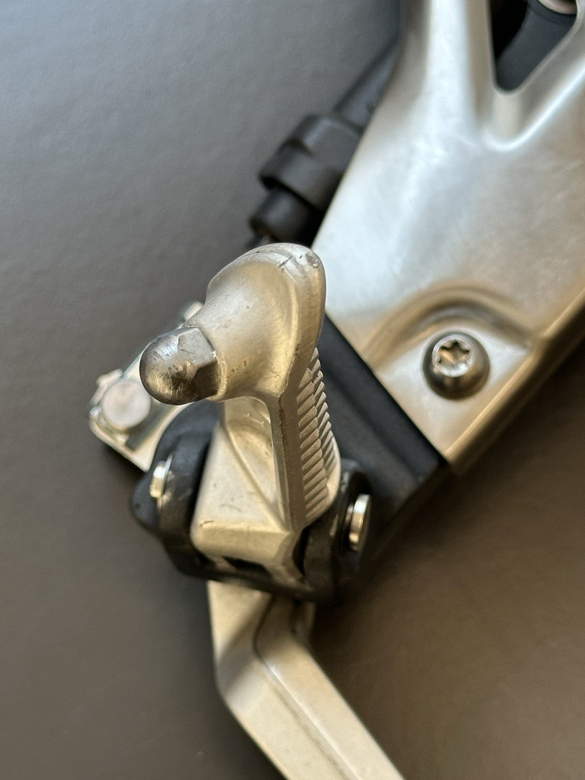 TRIUMPH SPEED TRIPLE 1050 FRONT RIGHT FOOTREST 2011-2015 Right Foot Assembly