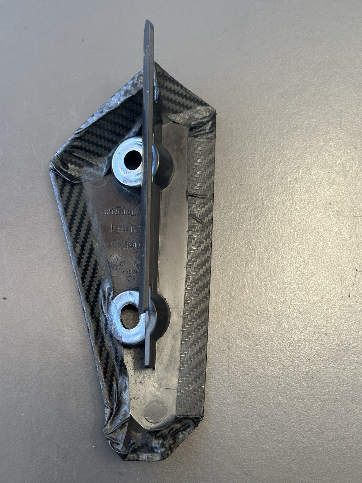 TRIUMPH SPEED TRIPLE 1050 FRONT MUDGUARD SIDE COVER LEFT RIGHT 2306525 2306524