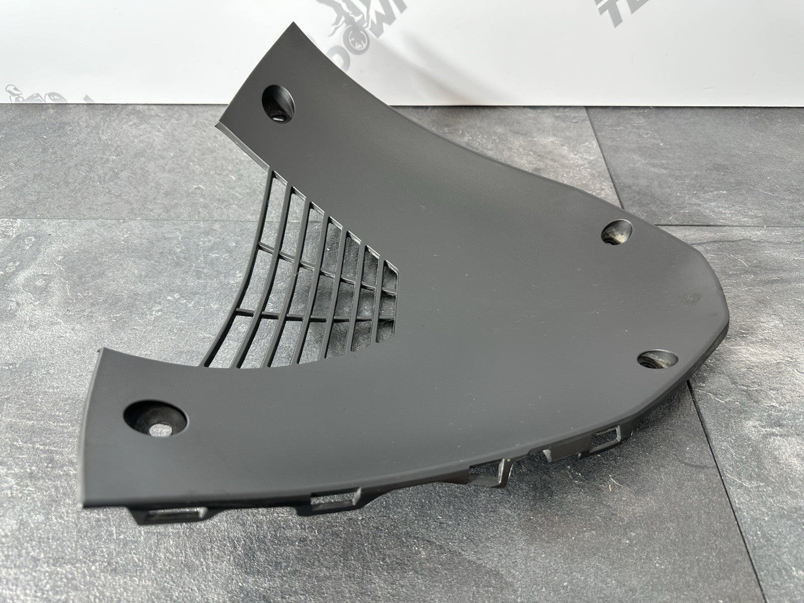 Yamaha R125 R 125 2024 V Piece Belly Pan Fairing Panel 6890 Miles 2023-2025 OEM