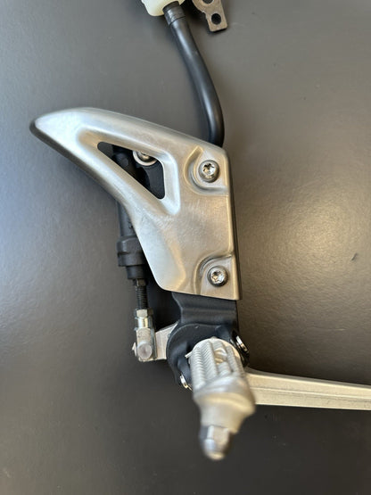 TRIUMPH SPEED TRIPLE 1050 FRONT RIGHT FOOTREST 2011-2015 Right Foot Assembly