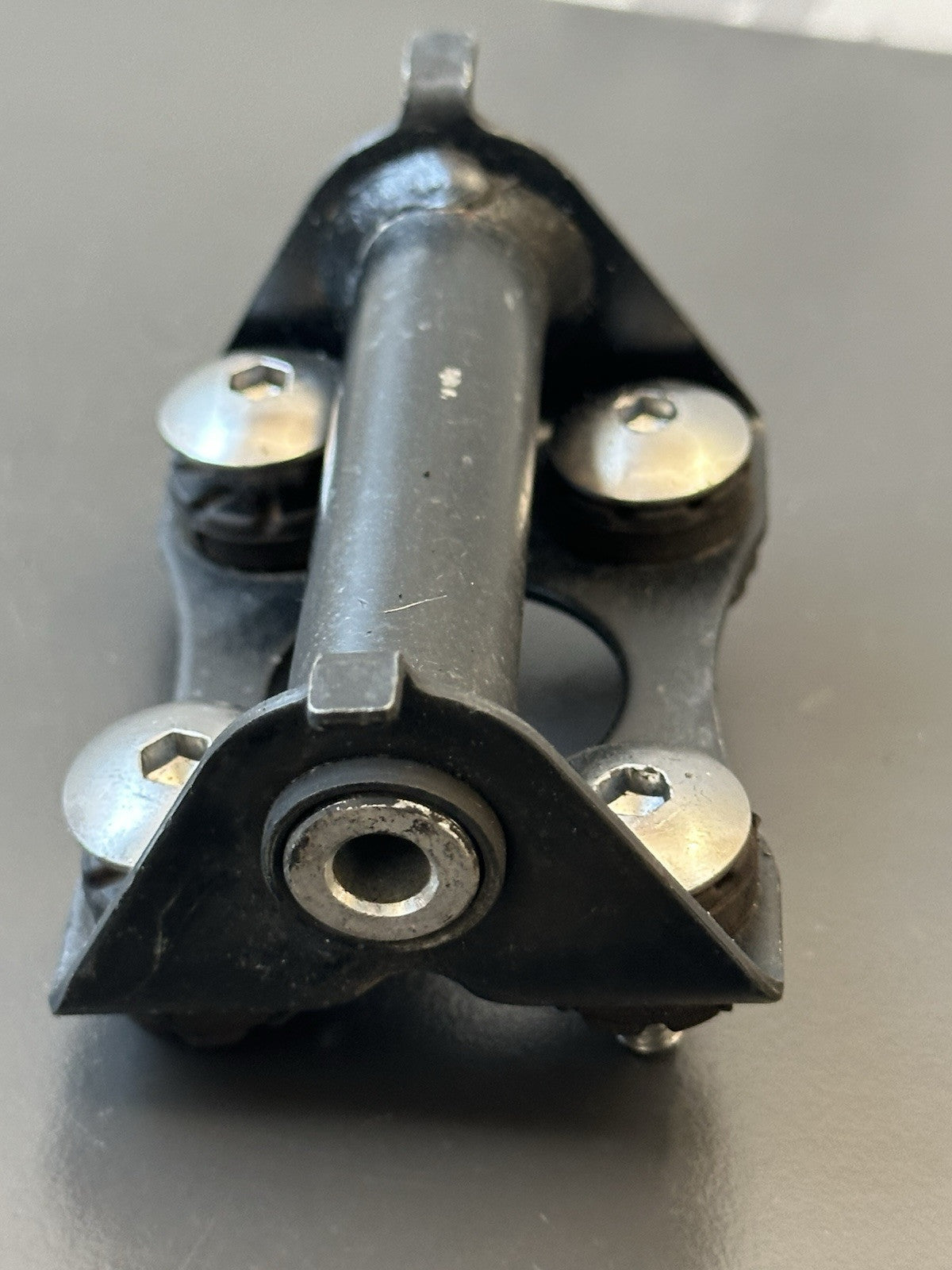 Suzuki GSXR 1000 Petrol fuel tank rear mount hinge bracket 09-16GSXR Bracket OEM
