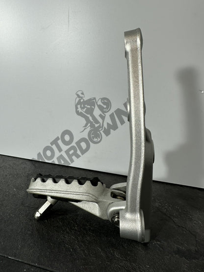 Triumph TIGER 900 GT PRO 2022 Left Footrest Rearset Hanger 6337m 2020-2023 OEM