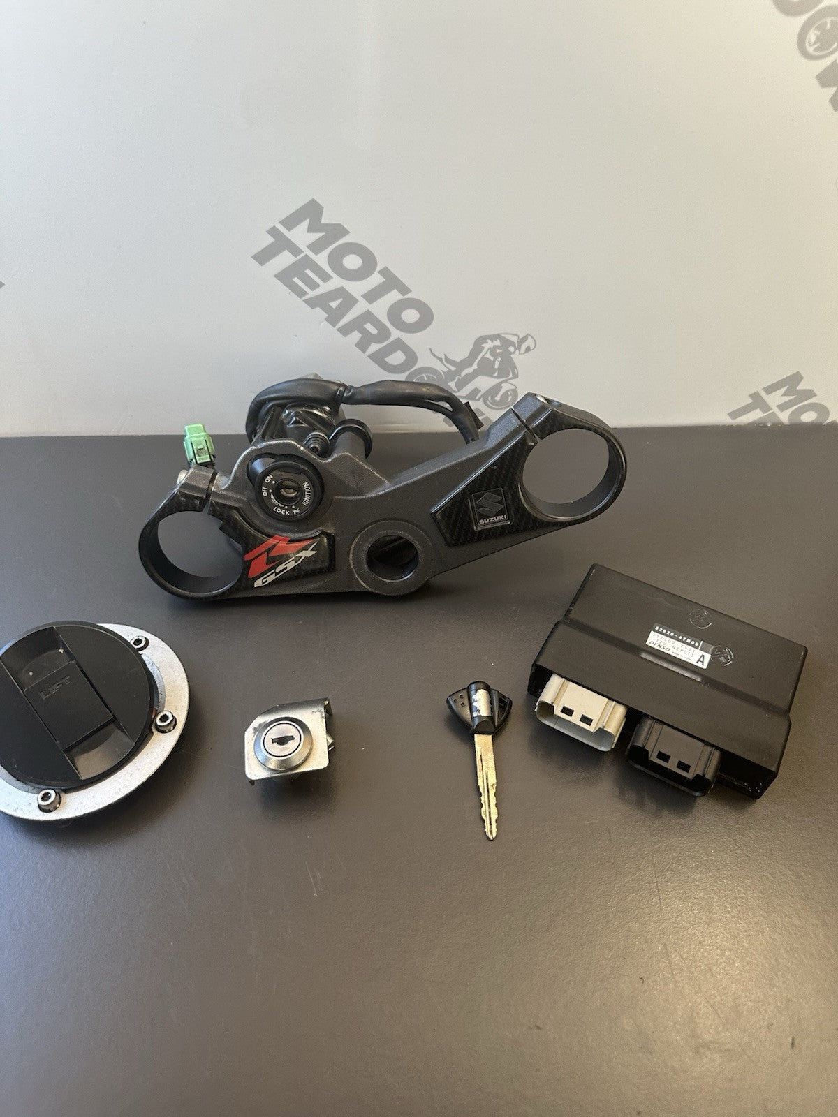 Suzuki GSXR 1000 Lockset Ignition ECU Key Top Yoke 2009-2016 2010 GSXR lock Set