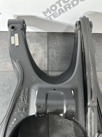 Triumph TIGER 900 GT PRO 2022 Swing Arm Swingarm 6337 Miles 2020-2023 OEM