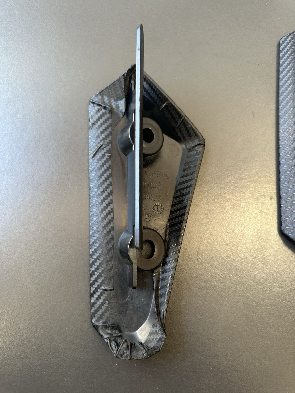 TRIUMPH SPEED TRIPLE 1050 FRONT MUDGUARD SIDE COVER LEFT RIGHT 2306525 2306524