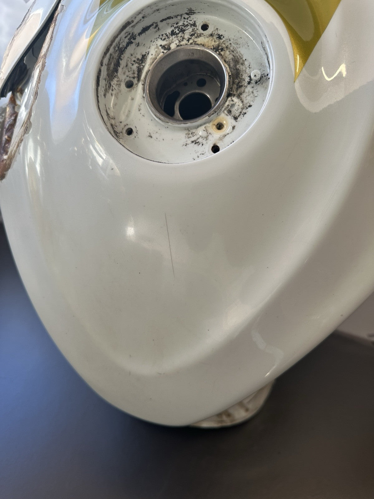 Suzuki GSXR 1000 Fuel Tank Petrol Tank 2009-2016 OEM 2010 GSXR 1000 *DAMAGED*