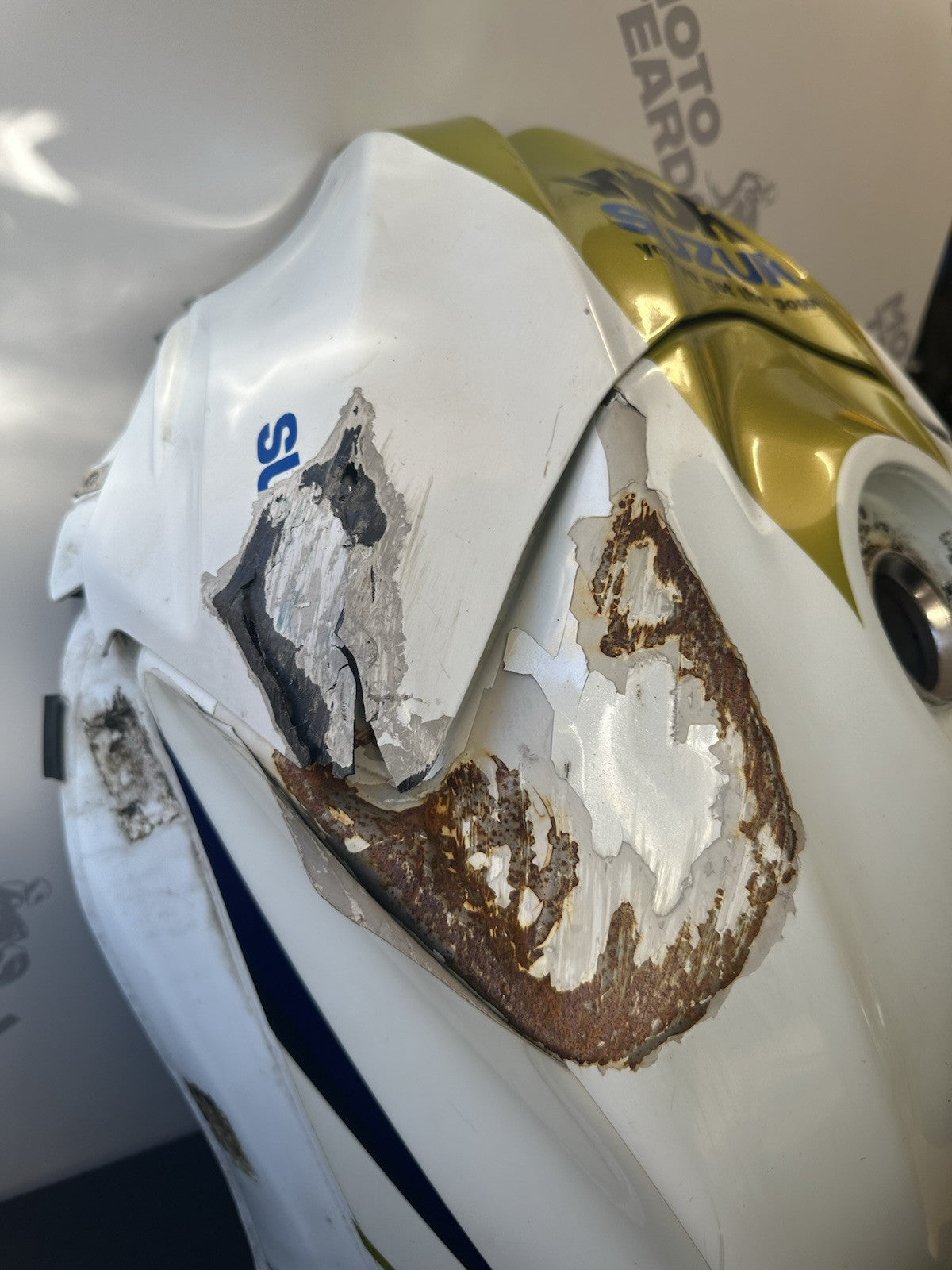 Suzuki GSXR 1000 Fuel Tank Petrol Tank 2009-2016 OEM 2010 GSXR 1000 *DAMAGED*