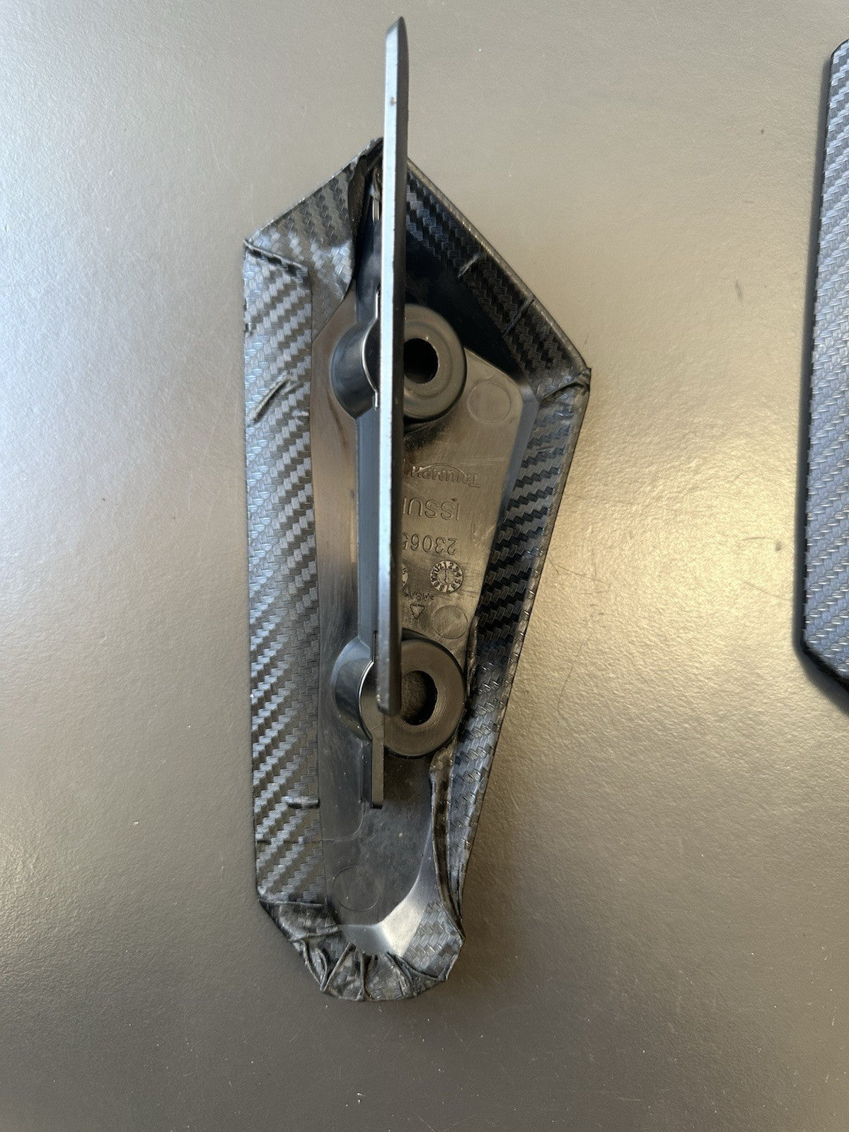 TRIUMPH SPEED TRIPLE 1050 FRONT MUDGUARD SIDE COVER LEFT RIGHT 2306525 2306524