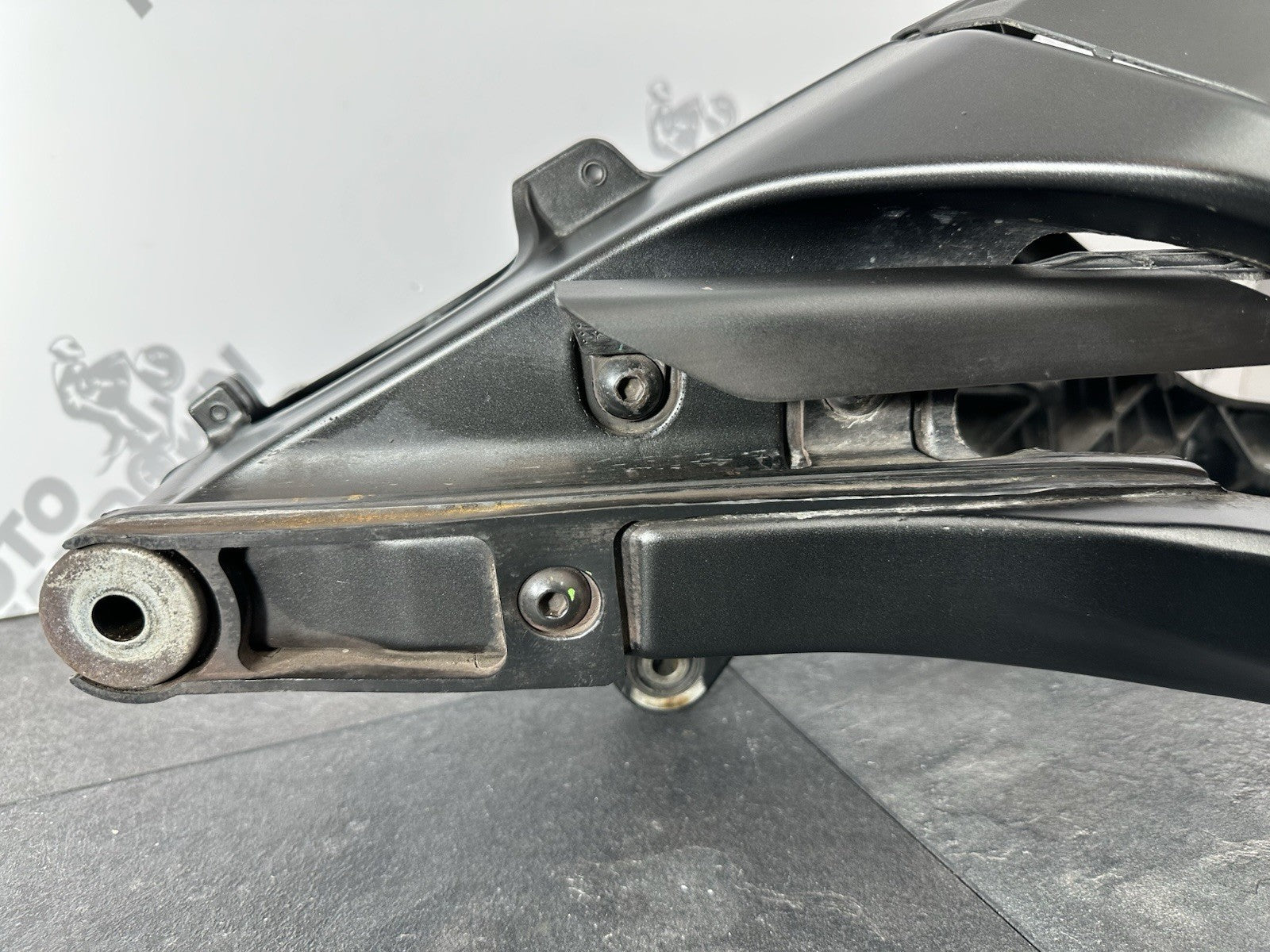 Yamaha R125 R 125 2024 Swingarm Swinging Arm 6890 Miles 2023-2025 OEM