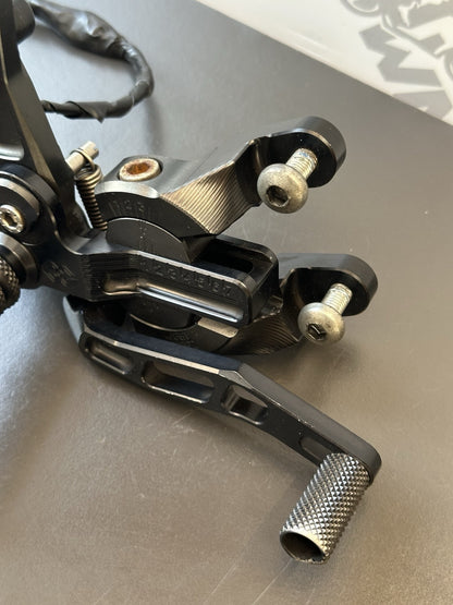 Suzuki GSXR1000 09-11 K9 L0 L1 Gilles VCR Black Adjustable RIGHT REARSET *ONLY*