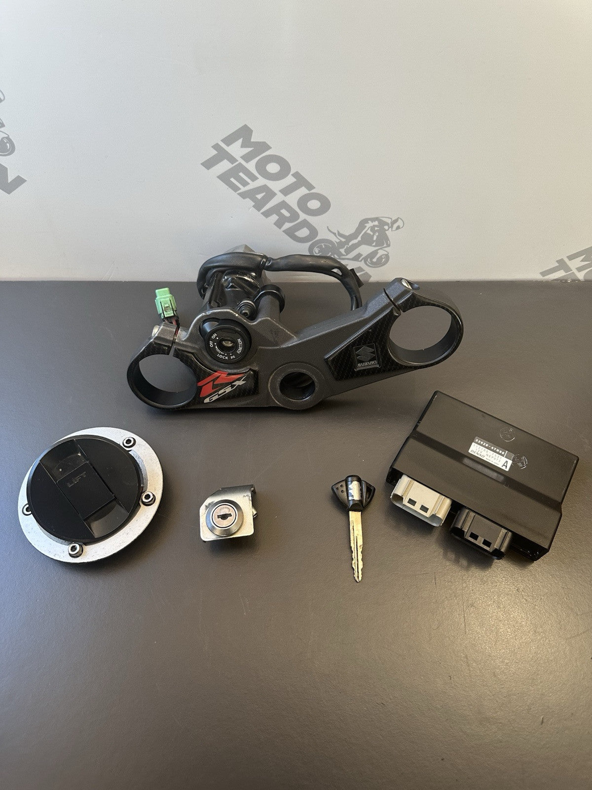 Suzuki GSXR 1000 Lockset Ignition ECU Key Top Yoke 2009-2016 2010 GSXR lock Set