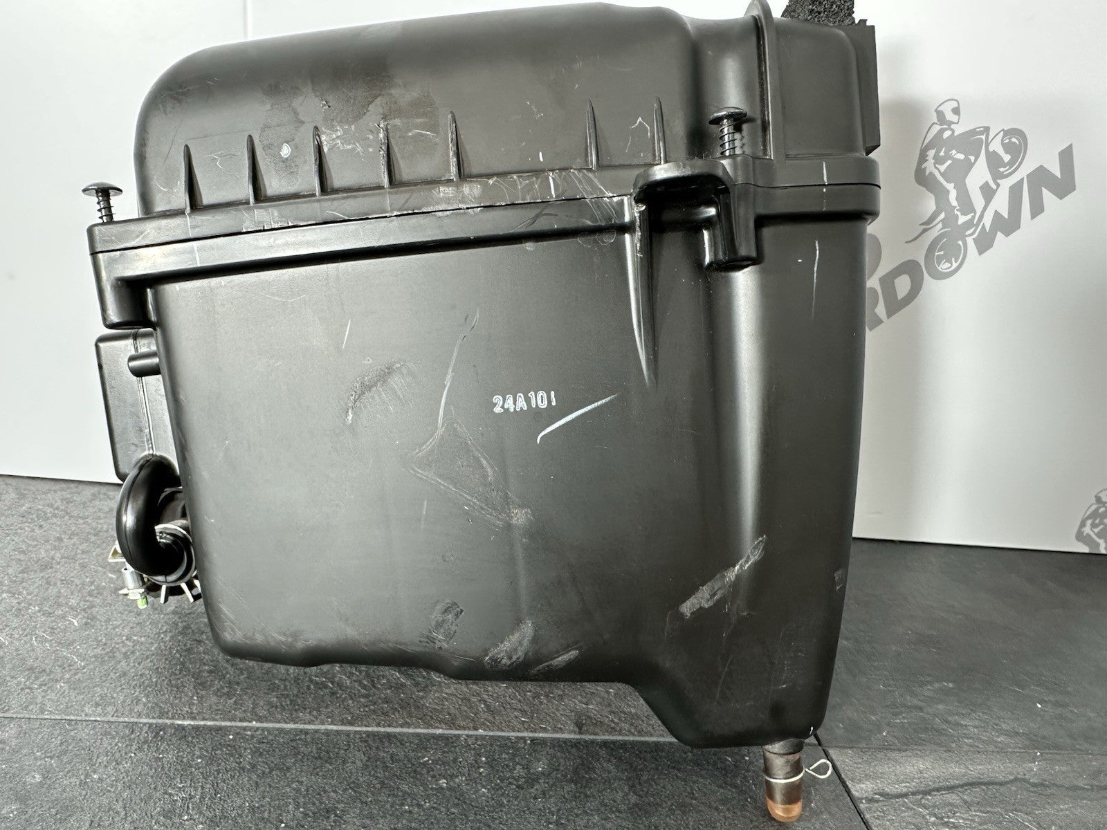 Yamaha R125 R 125 2024 Airbox Air Filter Housing 6890 Miles 2023-2025 OEM